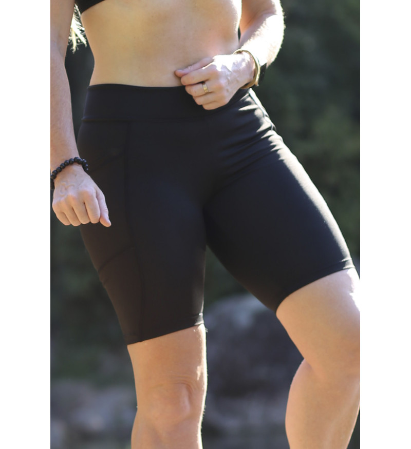 Bermuda fitness com bolso preto