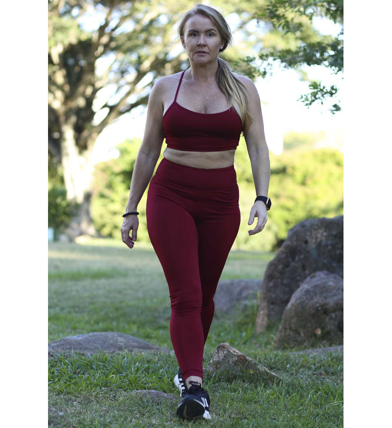 Conjunto fitness topkini legging bolso no cós vinho